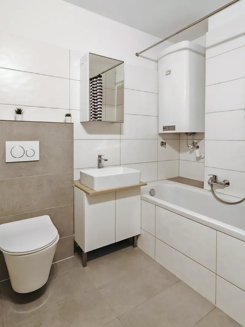 Badezimmer mit WC im Apartment Wels 42 m²